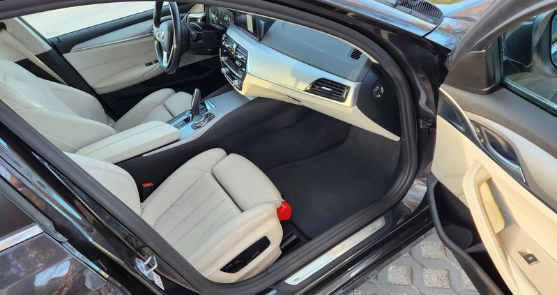 BMW Seria 5 cena 119998 przebieg: 161000, rok produkcji 2019 z Kielce małe 466